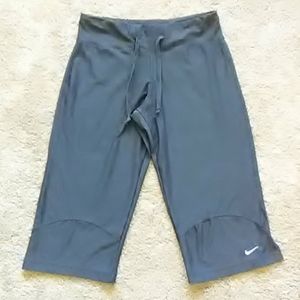 🔴 Women's Nike Capri Yoga Pants